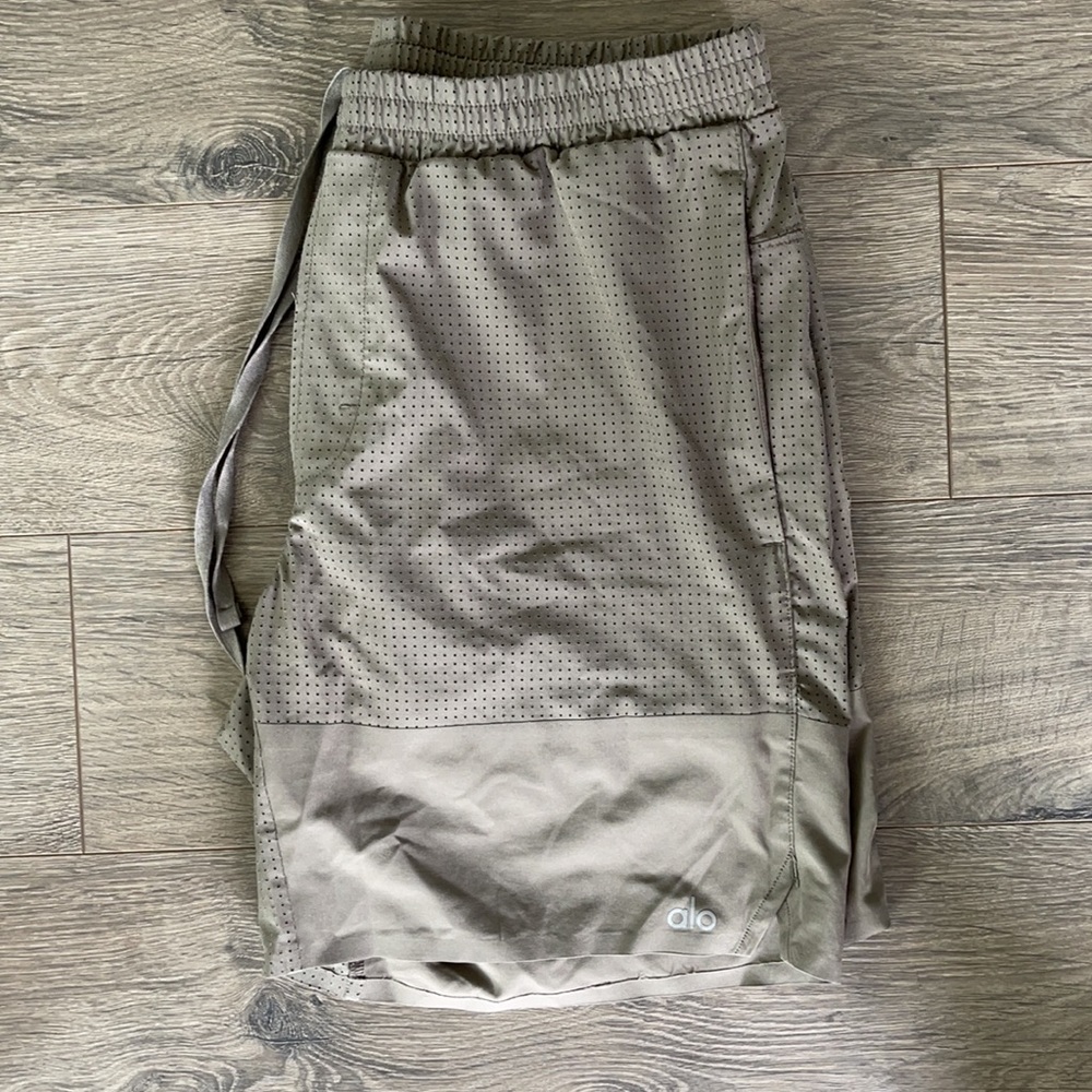 Alo 7” Olive Traction Short